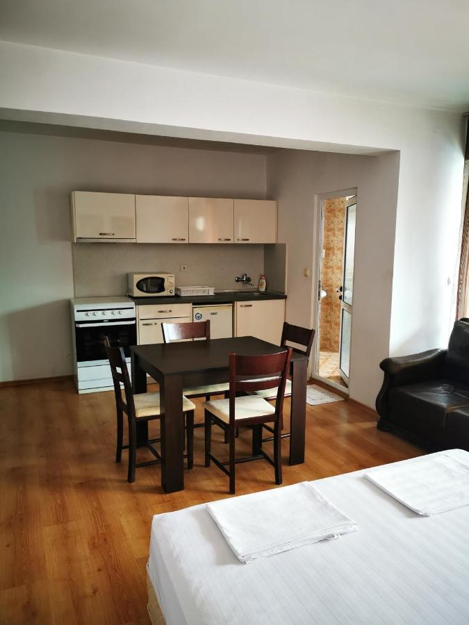Jelezchevi Guest Rooms Primorsko Dış mekan fotoğraf