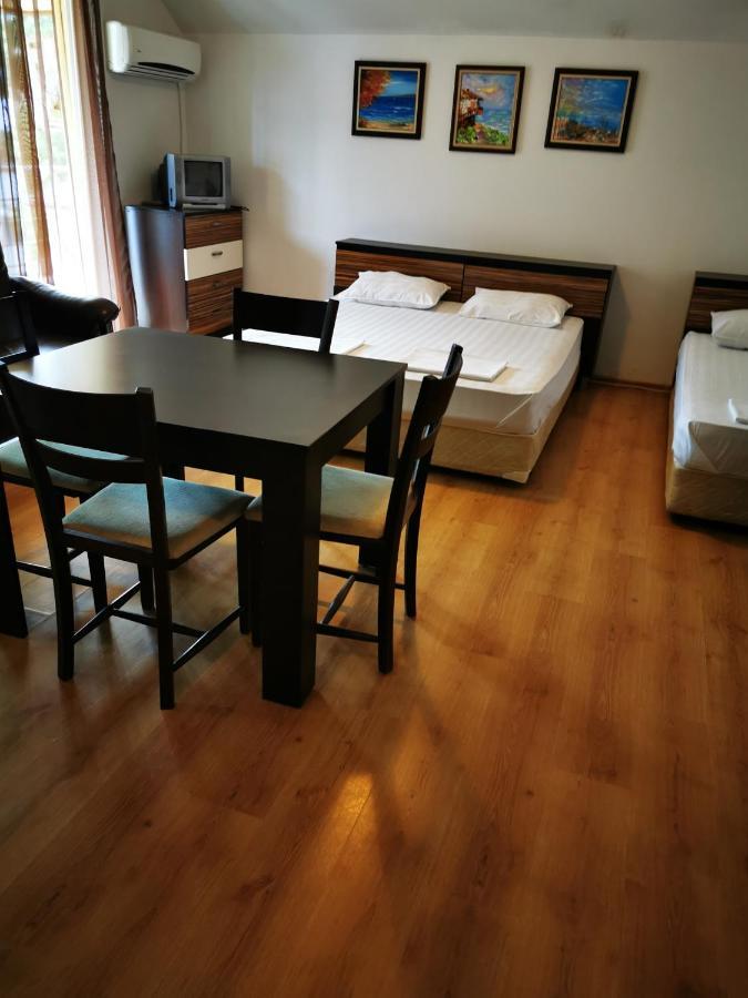 Jelezchevi Guest Rooms Primorsko Dış mekan fotoğraf