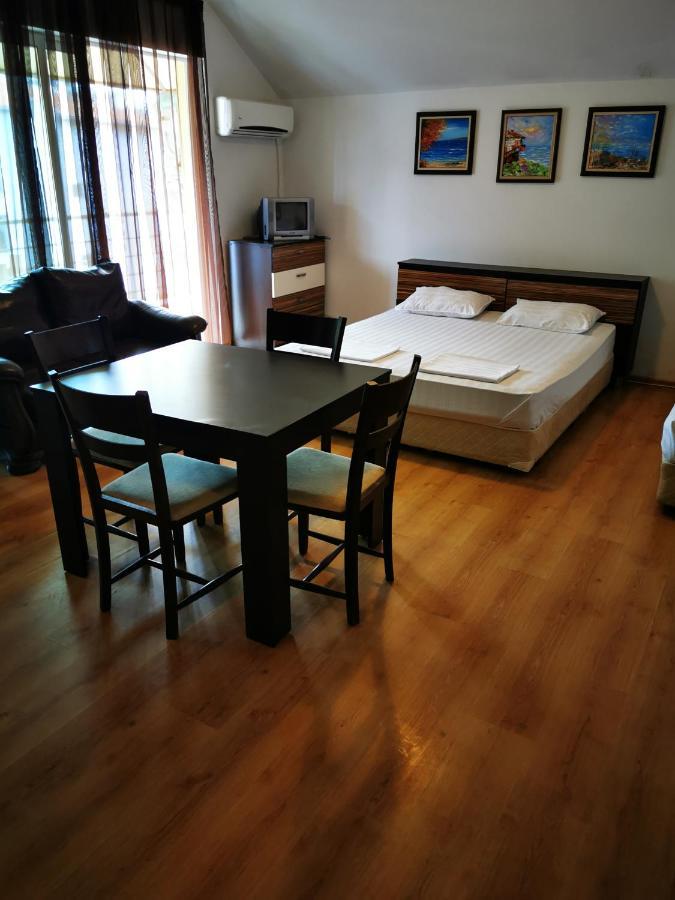 Jelezchevi Guest Rooms Primorsko Dış mekan fotoğraf