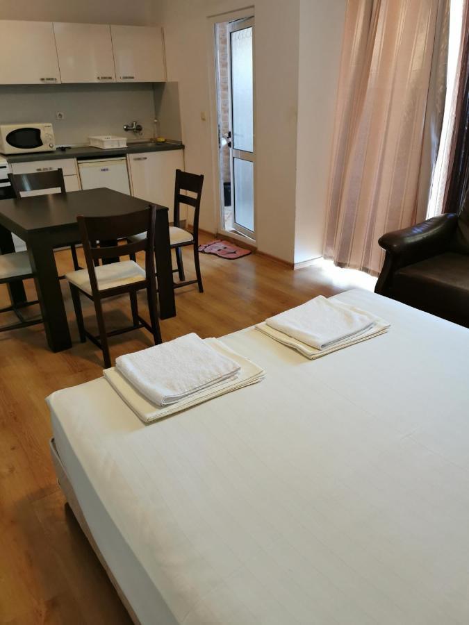 Jelezchevi Guest Rooms Primorsko Dış mekan fotoğraf