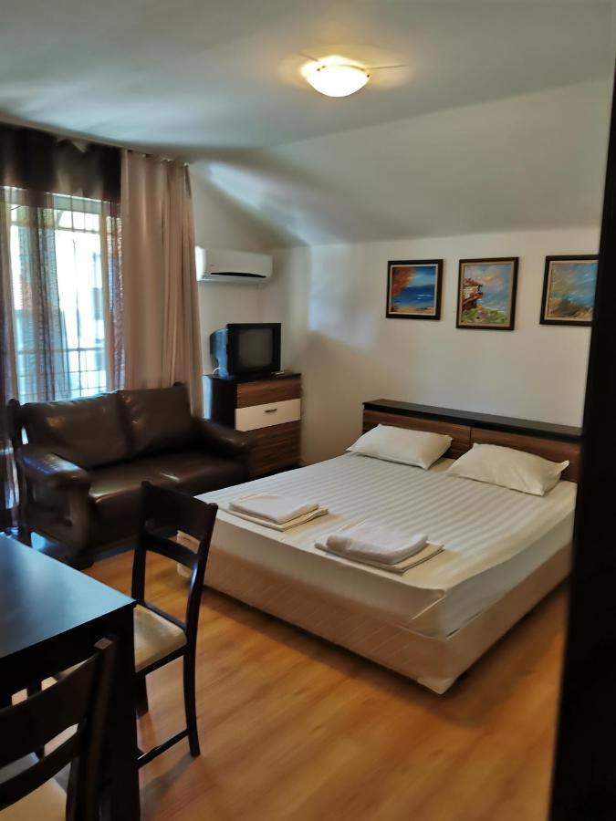 Jelezchevi Guest Rooms Primorsko Dış mekan fotoğraf